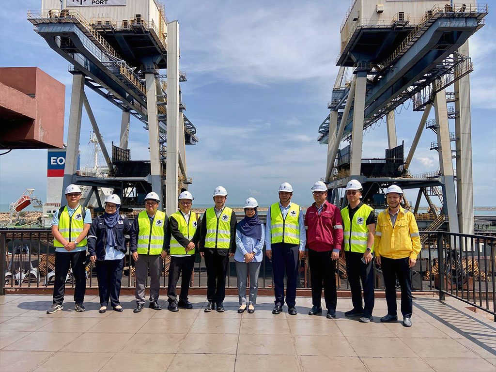 11 Disember 2025: Lembaga Pelabuhan Kuantan (LPKtn) Berbesar Hati Menerima Kunjungan Hormat Daripada Delegasi Jabatan Pengangkutan Wilayah Yunnan 3 lpktn 2025 01199