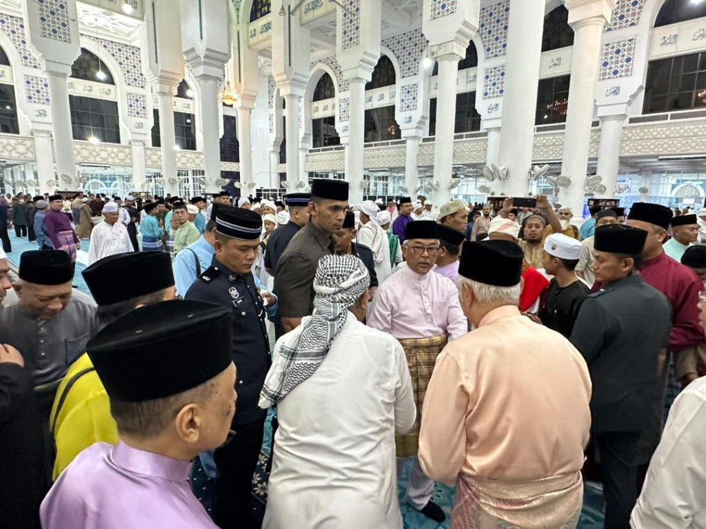 21 Januari 2026 : Majlis Bacaan Yasin Dan Tahlil Sempena Memperingati Ulang Tahun ke-50 Pemergian Allahyarham Tun Abdul Razak Bin Dato' Hussein dan ke-5 Pemergian Allahyarhamah Tun Rahah Binti Tan Sri Mohamed Noah 3 8
