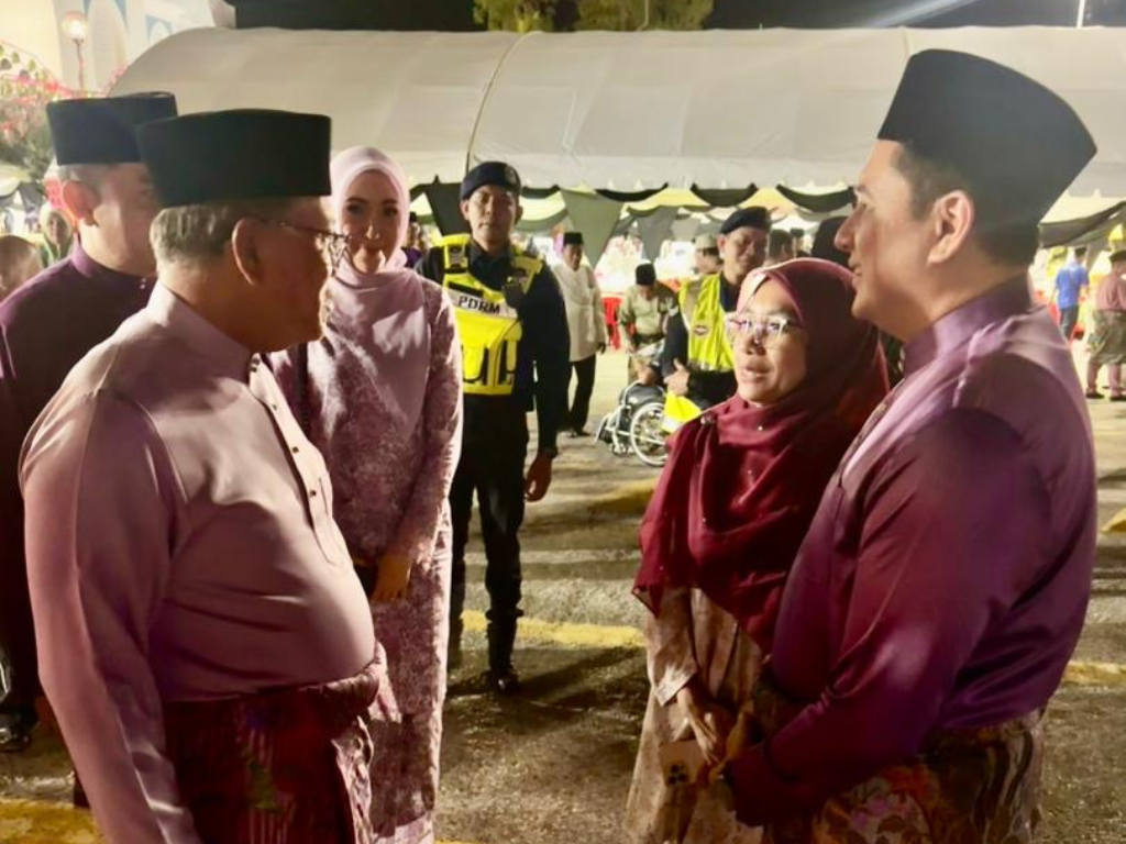 21 Januari 2026 : Majlis Bacaan Yasin Dan Tahlil Sempena Memperingati Ulang Tahun ke-50 Pemergian Allahyarham Tun Abdul Razak Bin Dato' Hussein dan ke-5 Pemergian Allahyarhamah Tun Rahah Binti Tan Sri Mohamed Noah 4 9