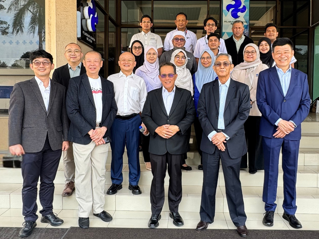 24 Februari 2026 : Lawatan Kerja Fengqi Group Co., Ltd. dan Beijing Urban Group Co., Ltd. ke Lembaga Pelabuhan Kuantan 1 3