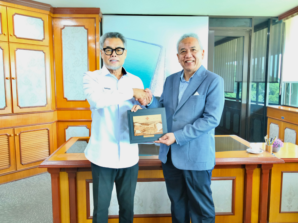 13 Ogos 2026 : Kunjungan Hormat Pengerusi dan Ketua Pengarah Institut Maritim Malaysia (MIMA) 3 10